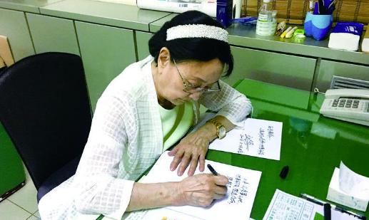 84岁电影艺术家王晓棠回忆往事 上海是我的参军之地（84岁电影艺术家王晓棠回忆往事）(1)